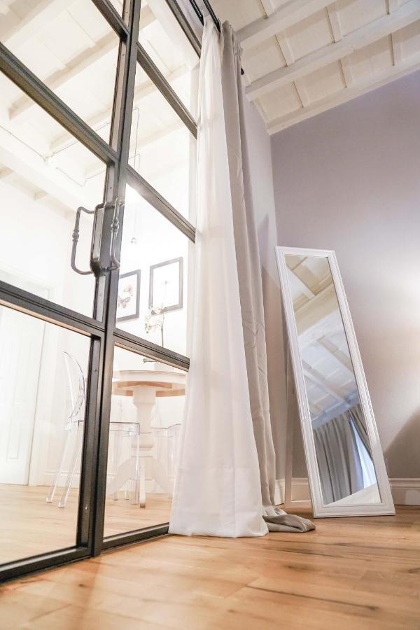 Art Apartment Black & White Suite Florens Exteriör bild