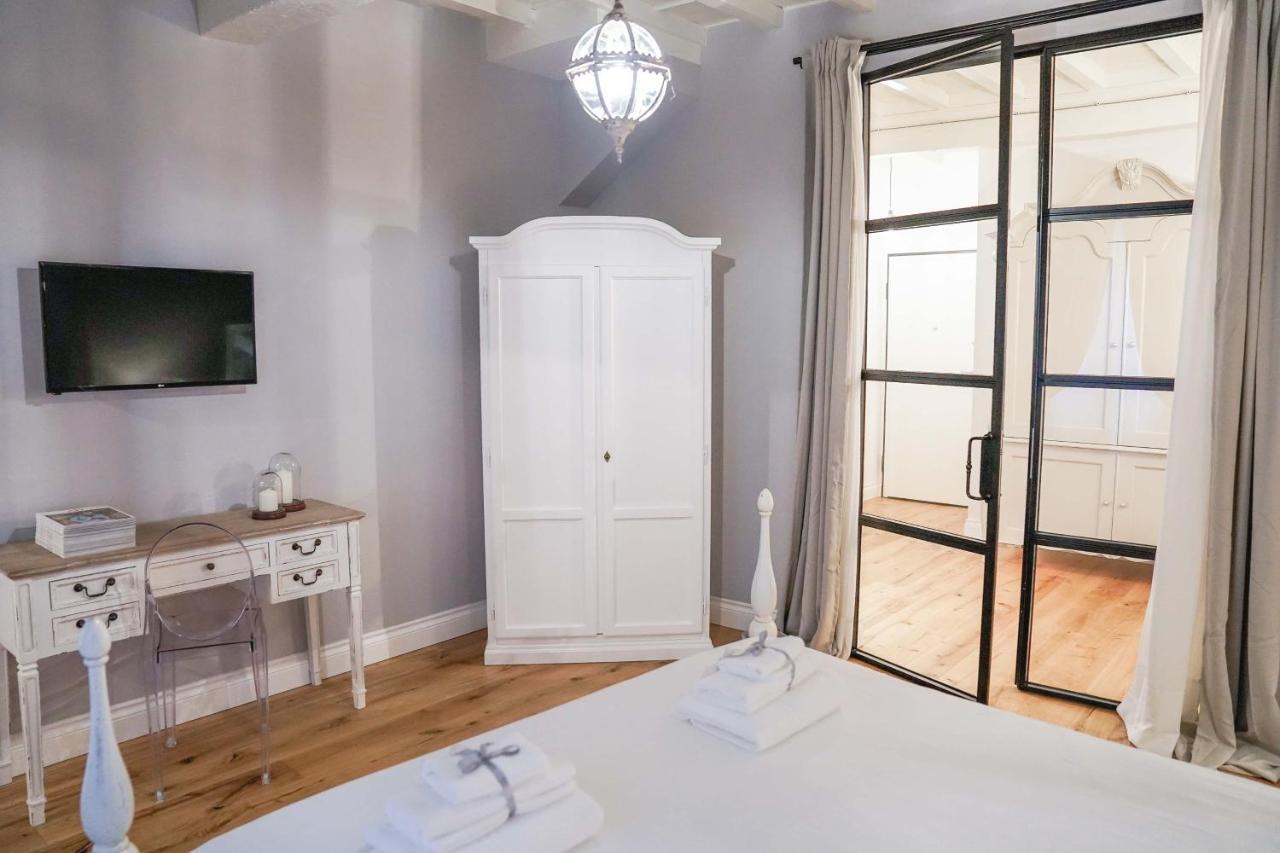 Art Apartment Black & White Suite Florens Exteriör bild